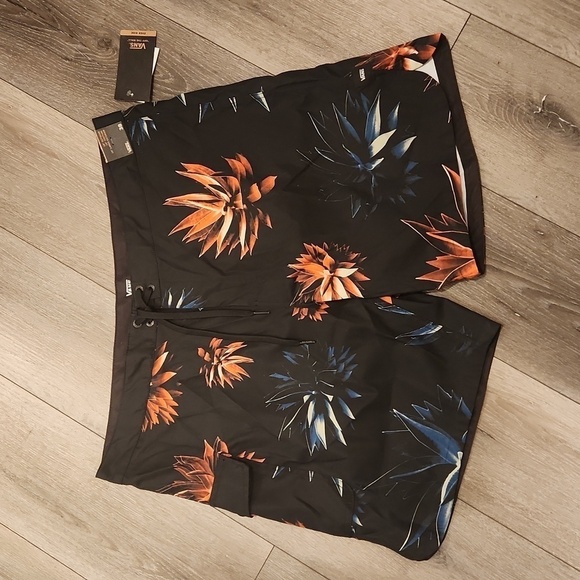 Vans New Shorts - Picture 1 of 6
